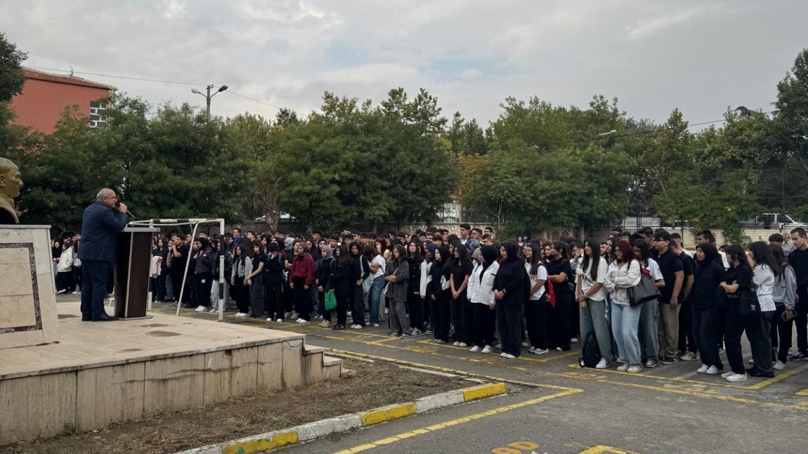 Okul Müdürümüz Hasan Demirbağ'ın Açılış Konuşması.